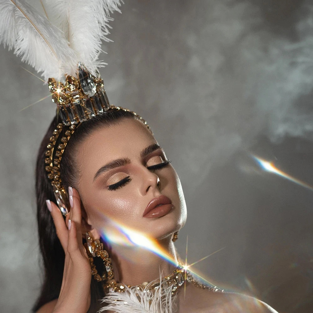 Queen Accessories - غطاء رأس على شكل تاج من