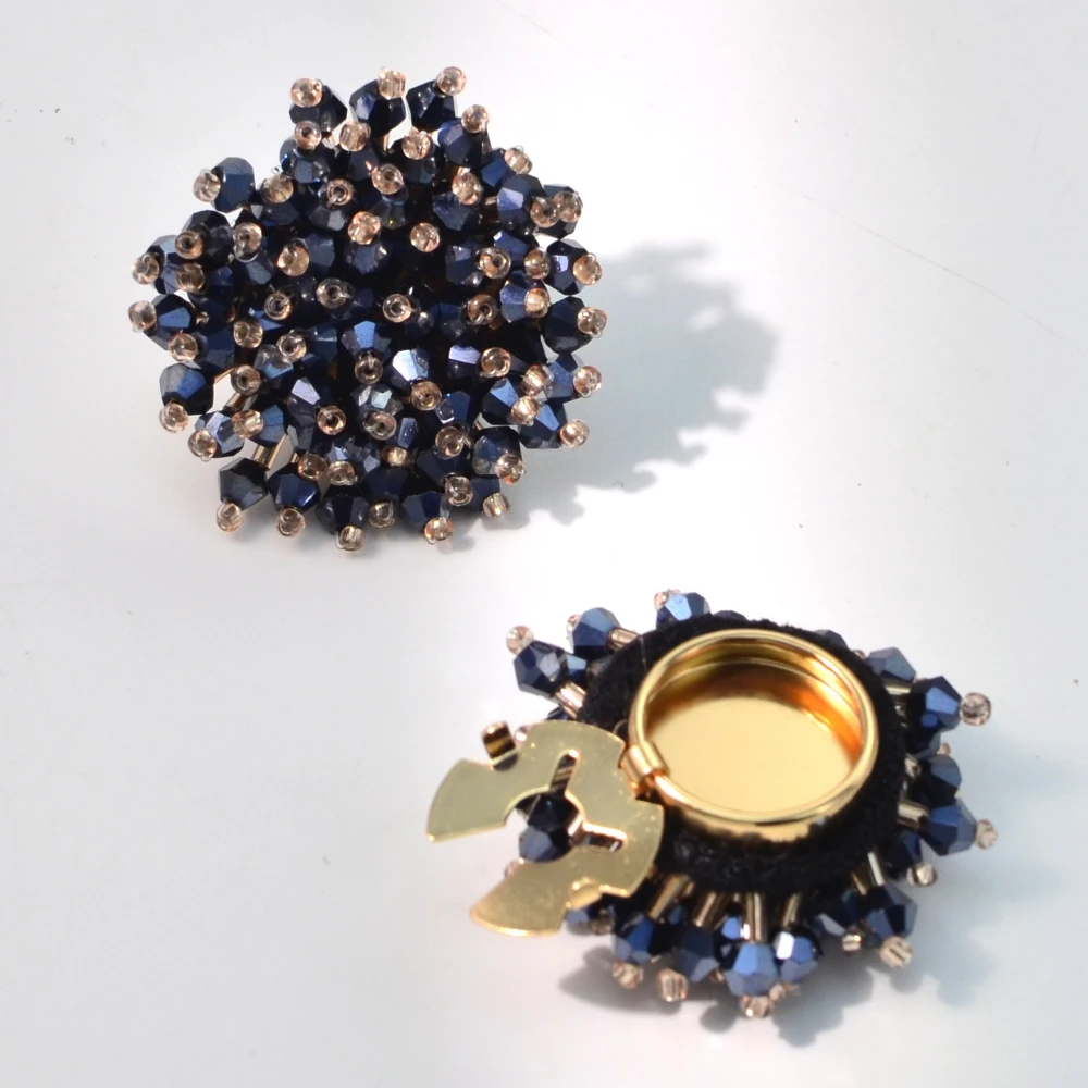 Women'S Accessories And Jewelry - قطعتان من أغطية الأزرار الأنيقة المصنوعة